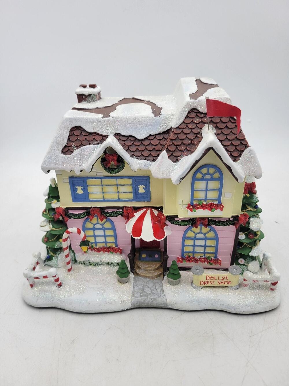 Hawthorne Village Rudolph’s Christmas Town Dolly’s Dress Shop w/ light